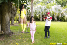 pokemon-annika-xander-carolina-pikachu-trainer-52