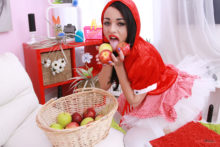 Little Red Riding Hood – Holly Hendrix – Little Red Riding Hood (10)