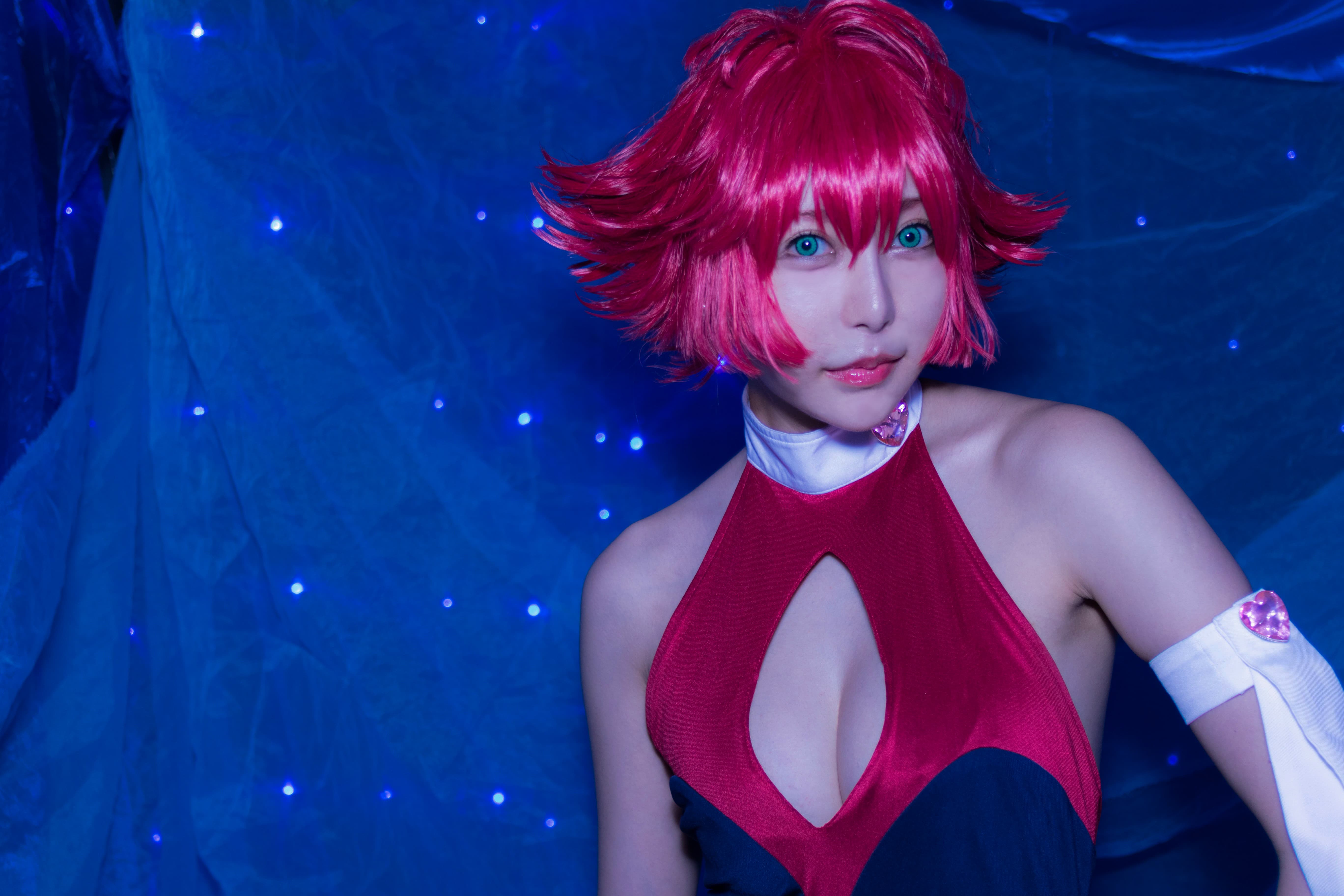 Косплей Cutie Honey с грудастой японкой грудастые